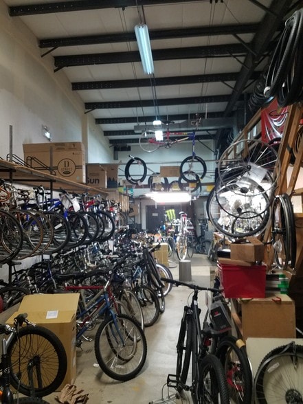 131 E Rollins Rd, Round Lake Beach, IL for sale - Building Photo - Image 3 of 38