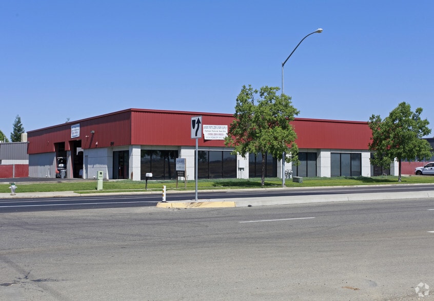 2455 N Fowler Ave, Fresno, CA for lease - Building Photo - Image 1 of 5