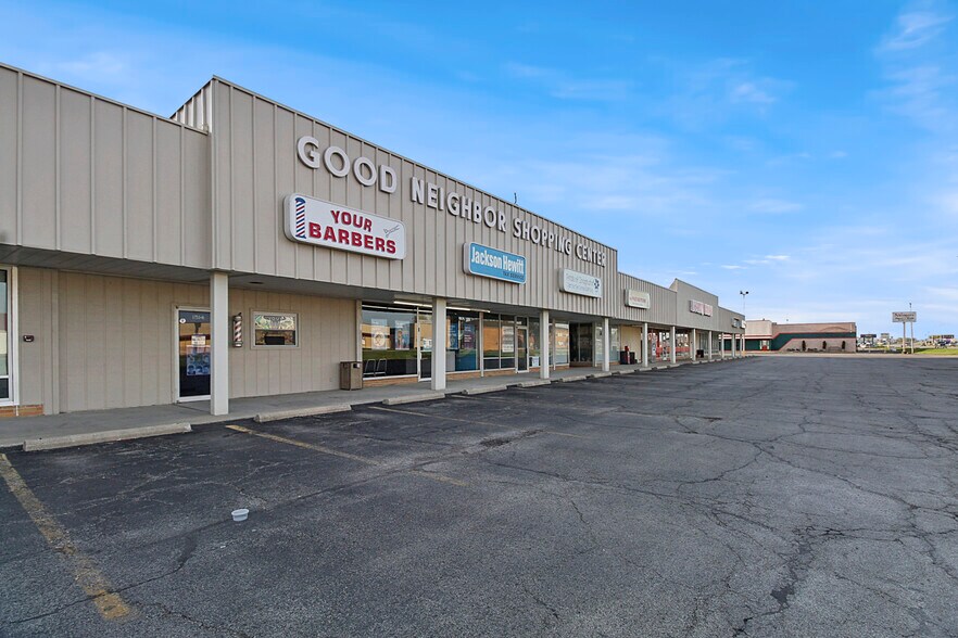 1500 S Lakeland Blvd, Mattoon, IL 61938 Good Neighbor