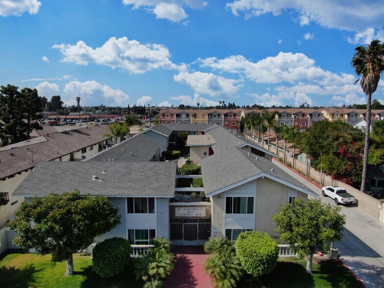 8101 Larson Ave Garden Grove Ca 92844 Multifamily For Sale Loopnet Com