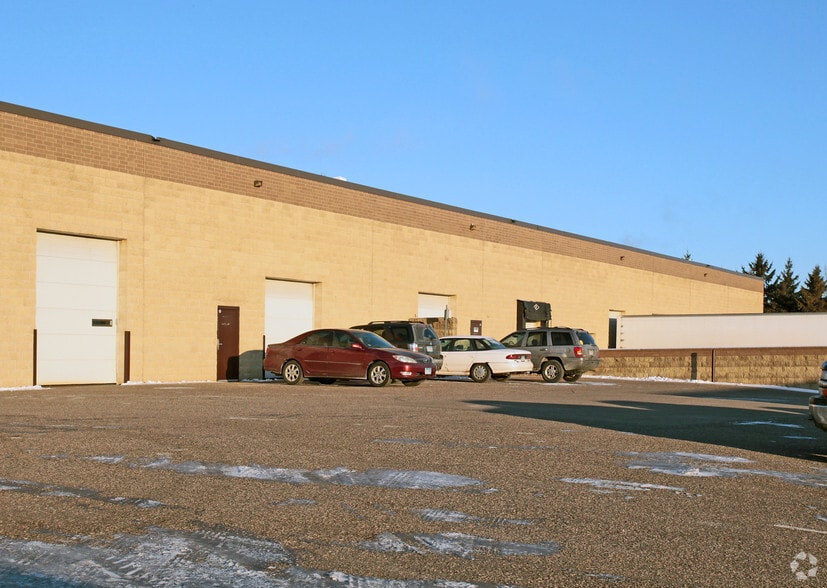 1650-1686 E Cliff Rd E, Burnsville, MN for lease - Building Photo - Image 2 of 3
