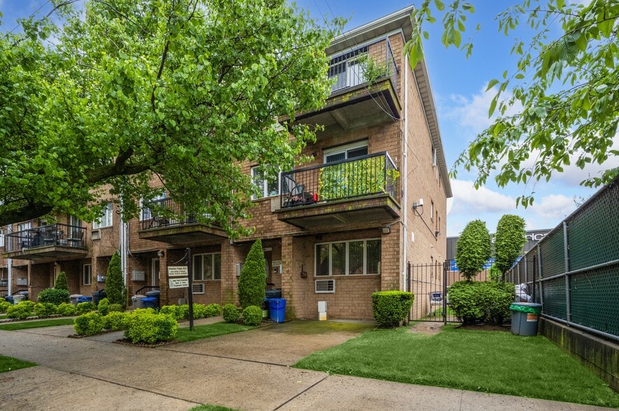 2256 Hendrickson St, Brooklyn, NY for sale - Building Photo - Image 3 of 14