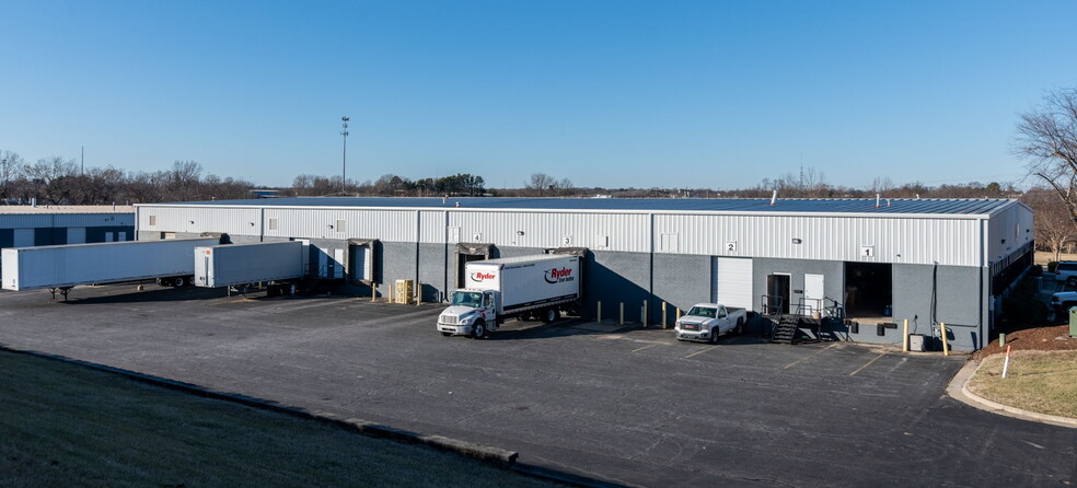 101 Creek Ridge Rd, Greensboro, NC for lease - Building Photo - Image 3 of 9