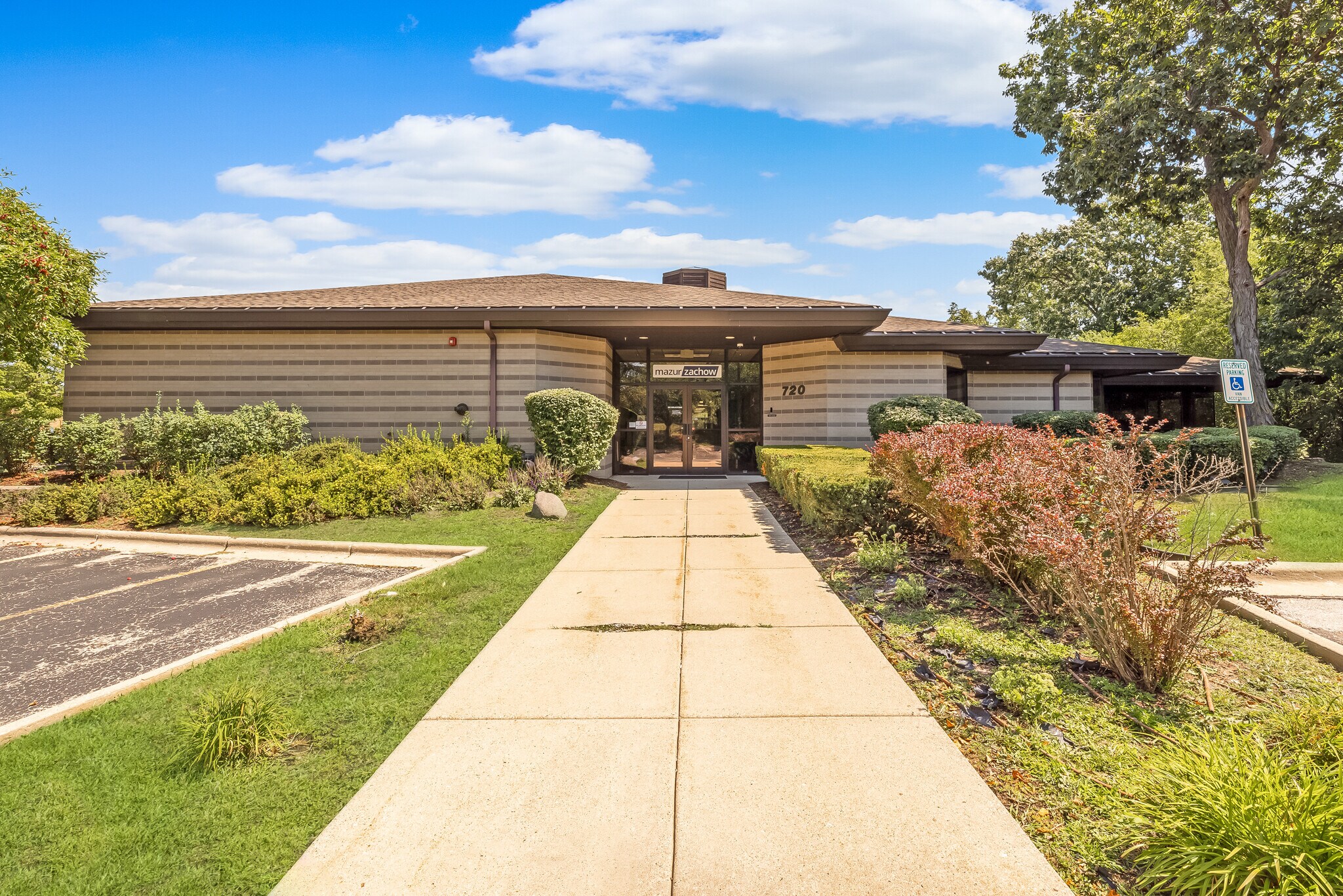 720 Thomas Ln, Brookfield, WI for sale Building Photo- Image 1 of 1