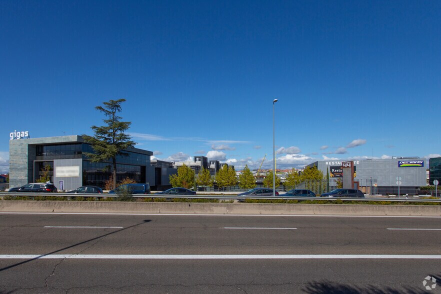Avenida de Fuencarral, 44, Alcobendas, Madrid for lease - Building Photo - Image 3 of 7