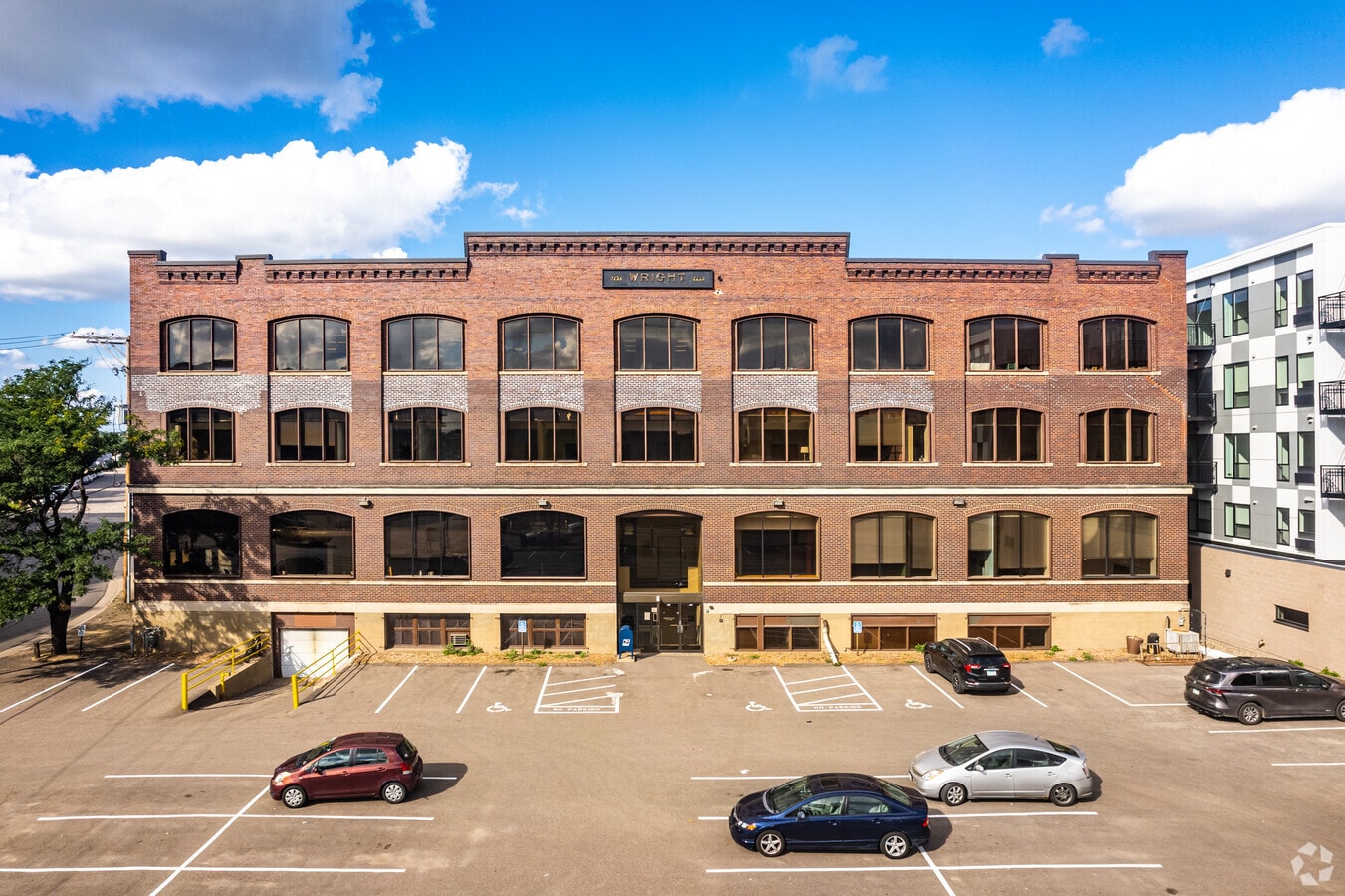 2233 University Ave W, Saint Paul, MN 55114