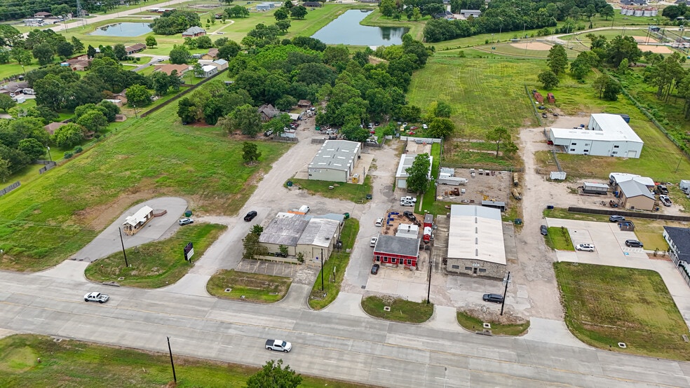 3723-3805 FM 646 portfolio of 2 properties for sale on LoopNet.com - Building Photo - Image 2 of 18