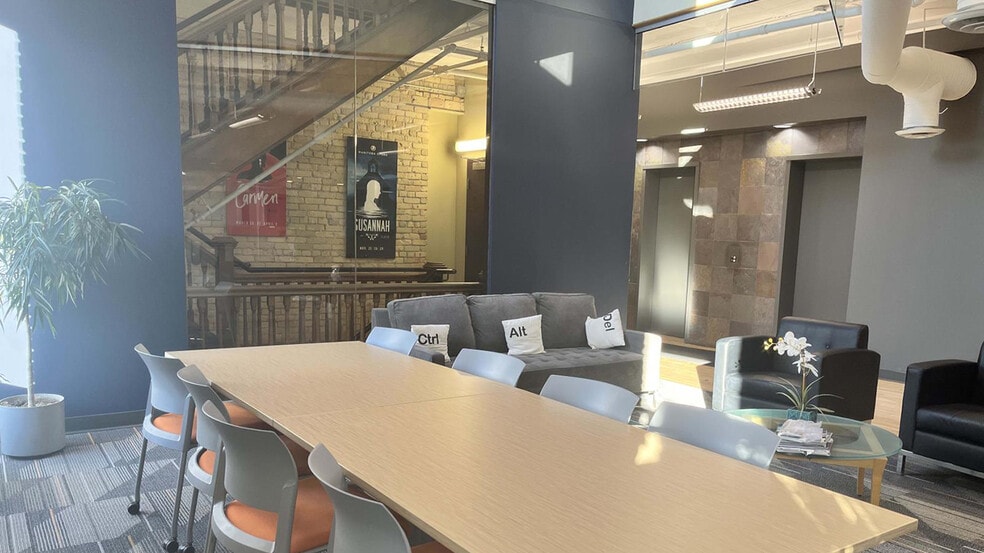 211 Bannatyne Av, Winnipeg, MB for lease - Building Photo - Image 2 of 12