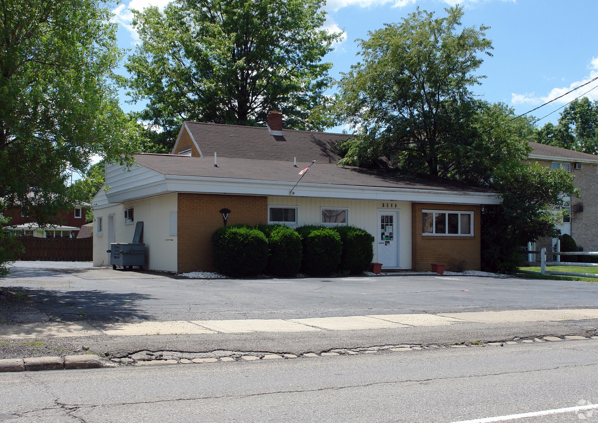1932 Elm Rd NE, Warren, OH for sale Primary Photo- Image 1 of 1