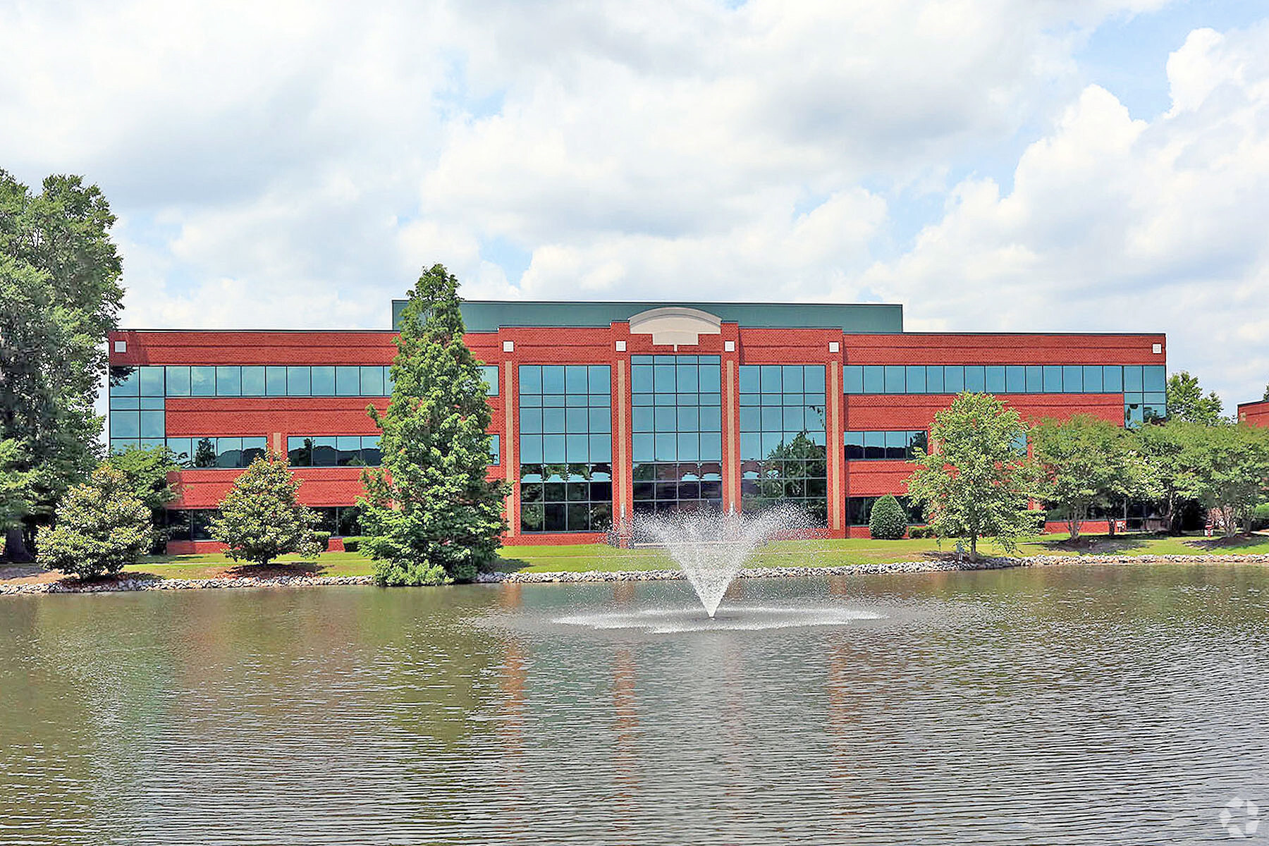 1313 Executive Blvd, Chesapeake, VA for lease Building Photo- Image 1 of 12