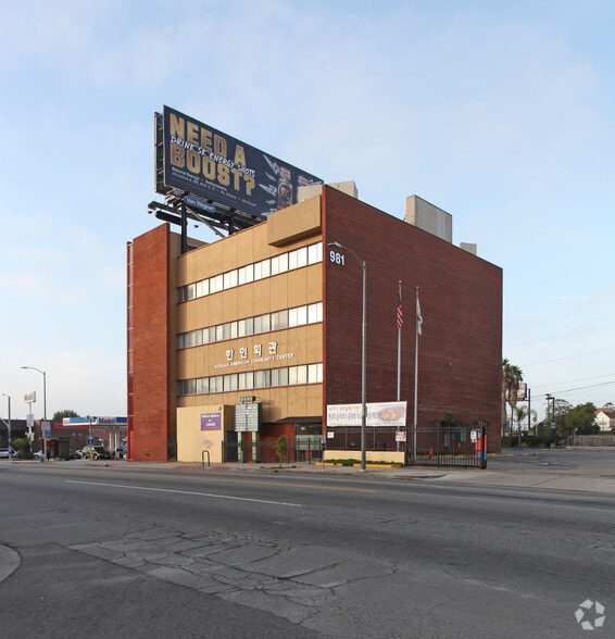 981 S Western Ave, Los Angeles, CA for lease - Primary Photo - Image 1 of 2