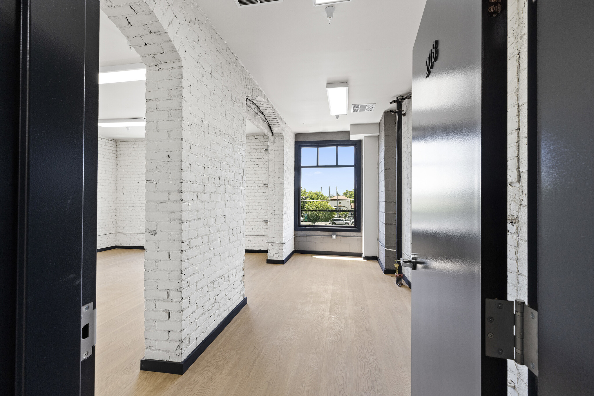 939 10th St, Modesto, CA for lease Interior Photo- Image 1 of 4