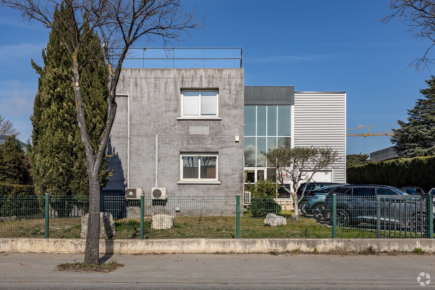 Office in Aix-en-Provence for lease - Building Photo - Image 3 of 4