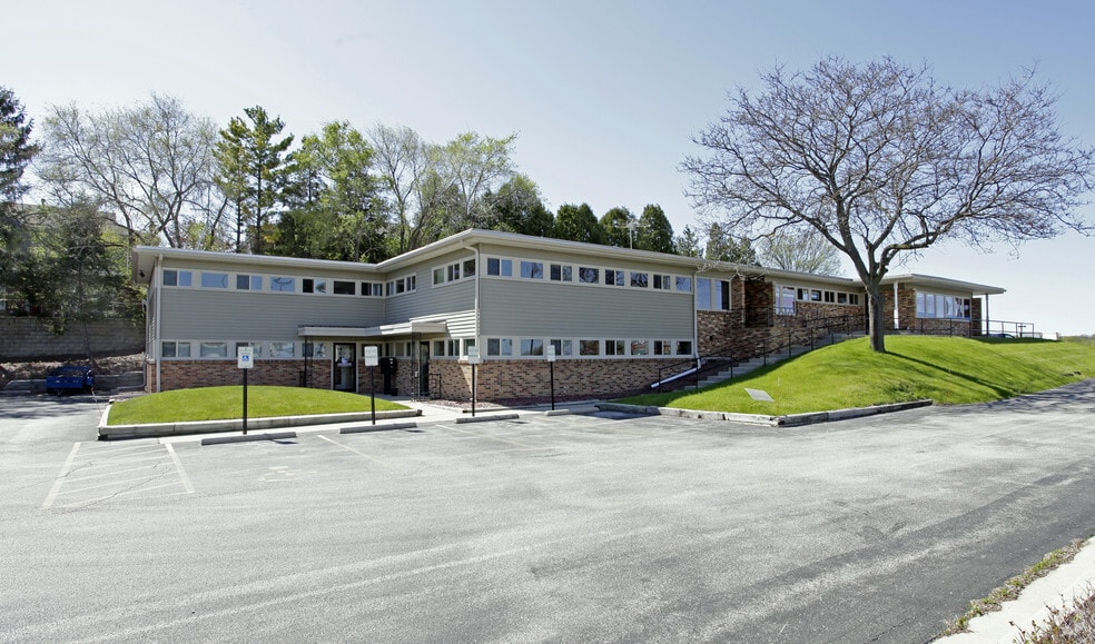 N84W15787 Menomonee Ave, Menomonee Falls, WI for lease - Building Photo - Image 2 of 5