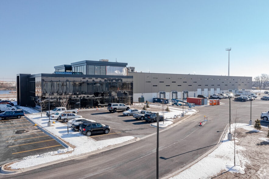 1425 Madeline Ln, Elgin, IL for sale - Building Photo - Image 2 of 5