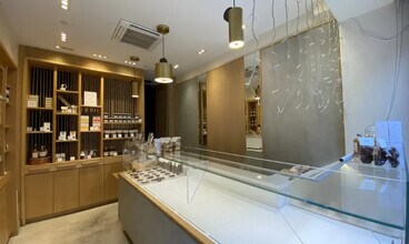 Rue Madeleine Michelis, Neuilly-sur-Seine for lease Interior Photo- Image 1 of 4