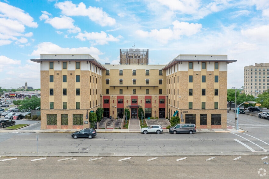 202 S 1st St, Harlingen, TX for lease - Primary Photo - Image 1 of 15