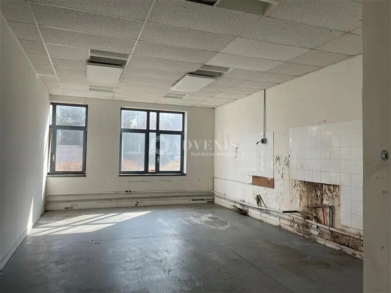 Office in Montigny-le-Bretonneux for lease - Interior Photo - Image 2 of 6