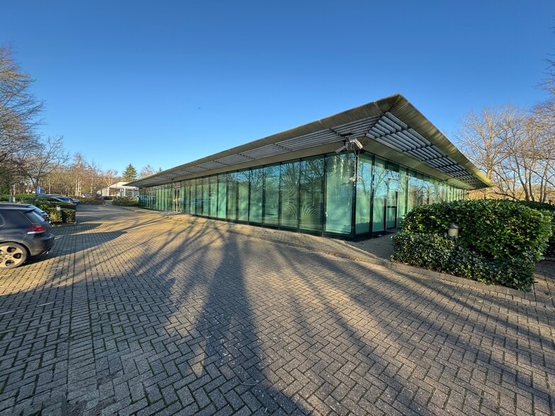 2 Bramley Rd, Milton Keynes for lease - Building Photo - Image 1 of 6