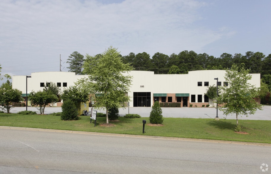 180 Shamrock Industrial Blvd, Tyrone, GA for lease - Building Photo - Image 2 of 5