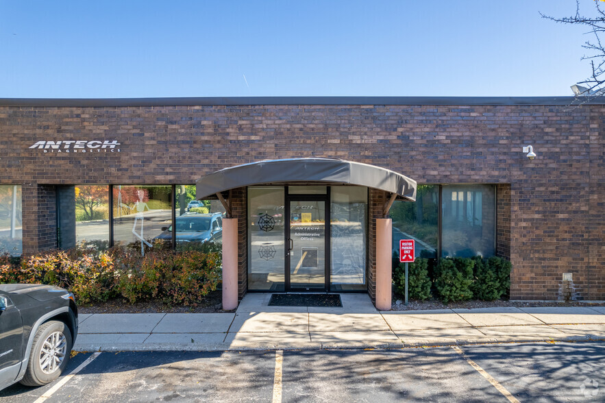 2605 W 22nd St, Oak Brook, IL for lease - Building Photo - Image 1 of 8