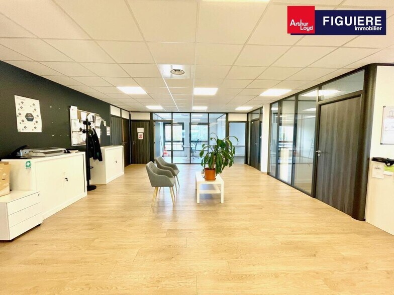 105 Rue René Descartes, Aix-en-Provence for lease - Interior Photo - Image 1 of 20
