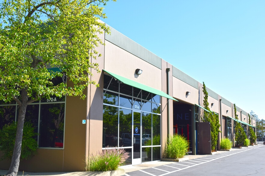 572 Martin Ave, Rohnert Park, CA for sale - Building Photo - Image 1 of 15