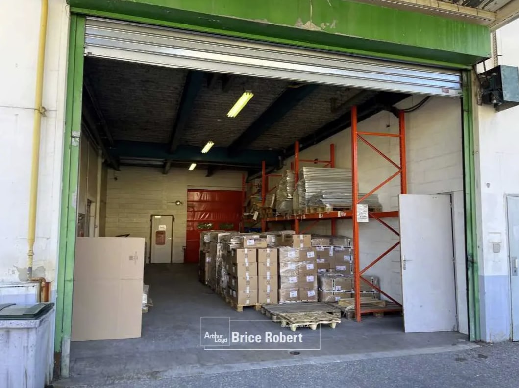 Flex in Lyon for lease Interior Photo- Image 1 of 5