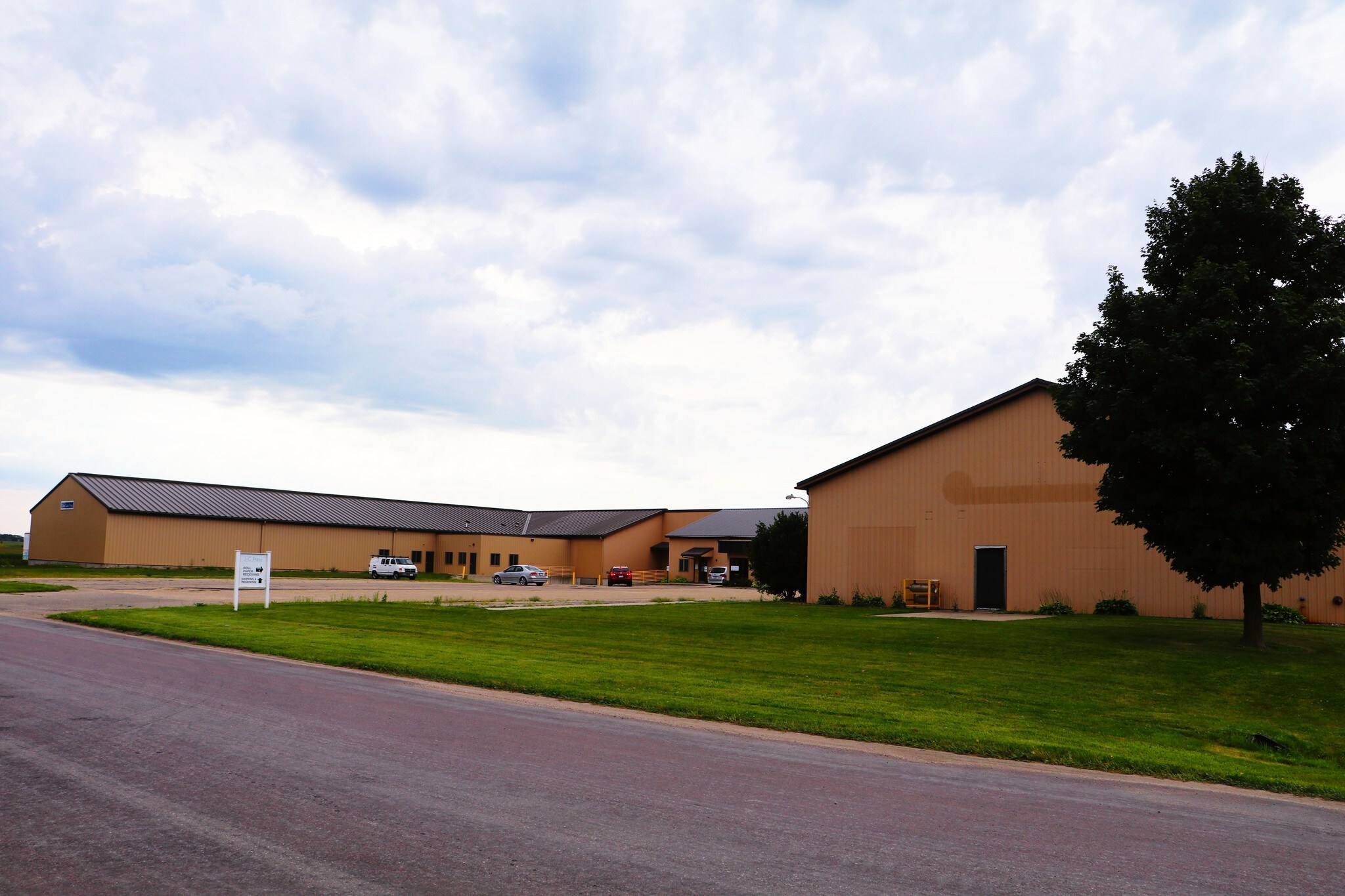 300 16th Ave SE, Waseca, MN for sale Primary Photo- Image 1 of 1