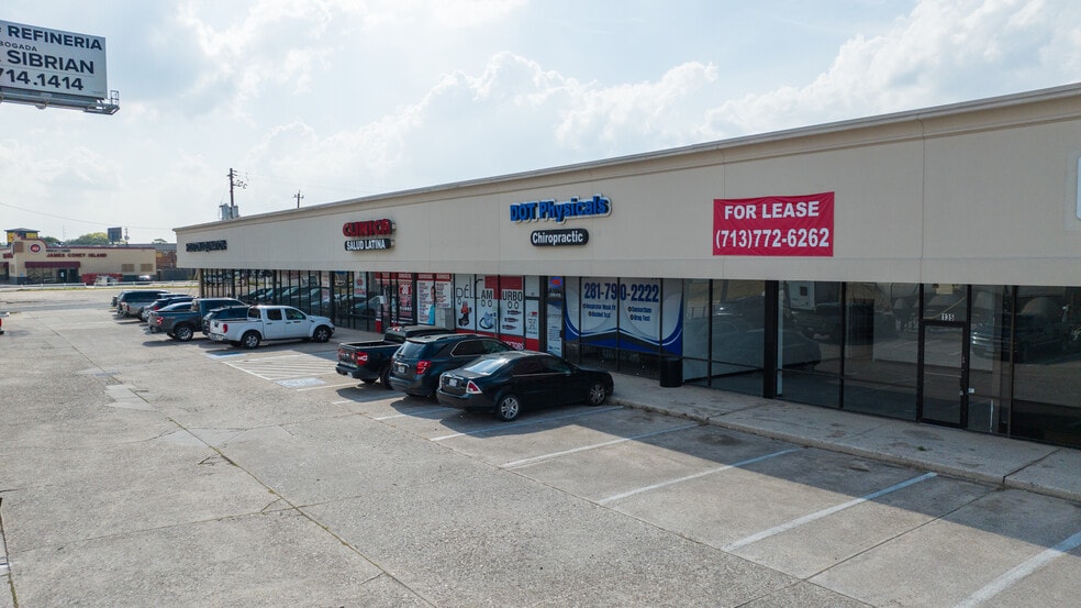 12450 E I-10 Fwy, Houston, TX for lease - Building Photo - Image 3 of 4