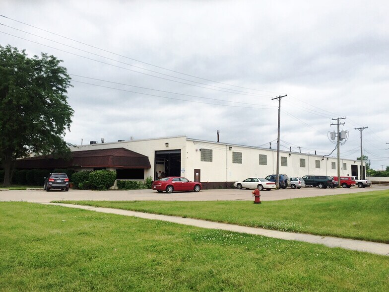 1419 John R Rd, Troy, MI 48083