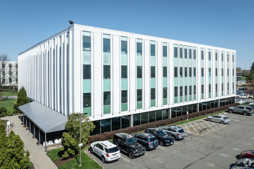 200 Broadacres Dr, Bloomfield, NJ for lease - Building Photo - Image 1 of 6