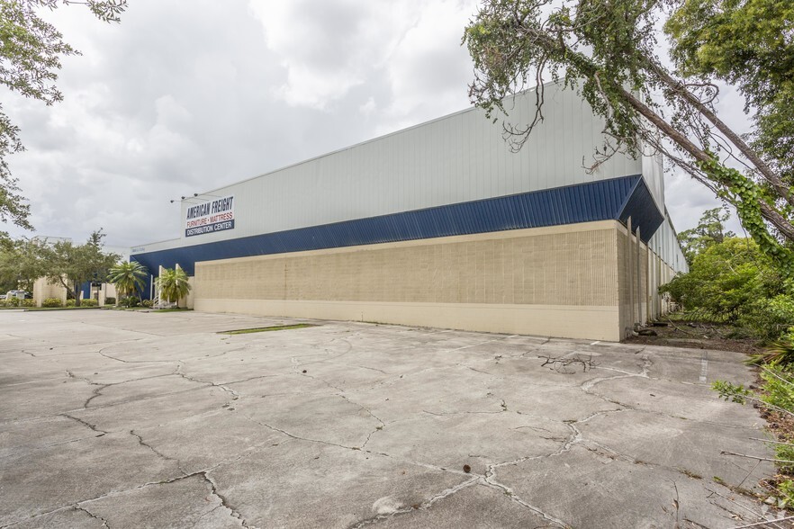 13080 Metro Pky, Fort Myers, FL for lease - Building Photo - Image 2 of 4