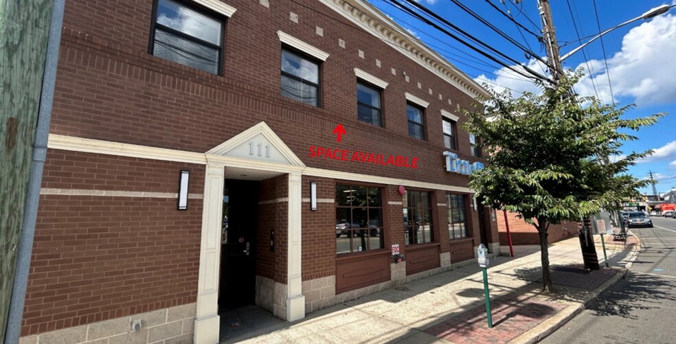 111 Broadway, Lynbrook, NY for lease - Building Photo - Image 1 of 4