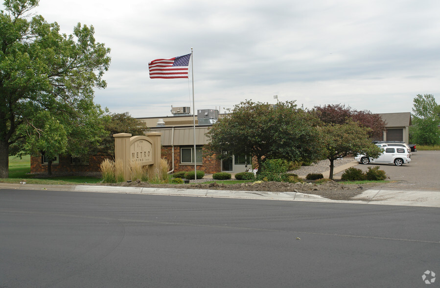 2750 N Niagara Ln, Plymouth, MN for sale - Building Photo - Image 1 of 1