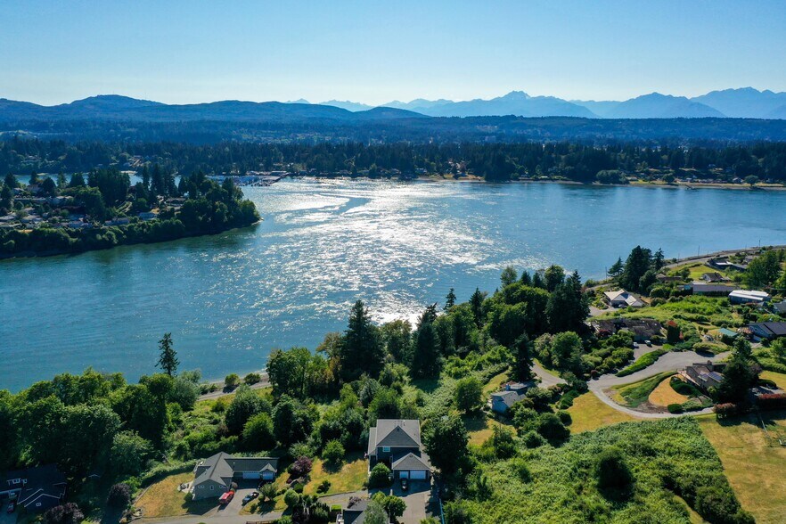 2824 Tracyton Beach Rd NW, Bremerton, WA for sale - Primary Photo - Image 1 of 25