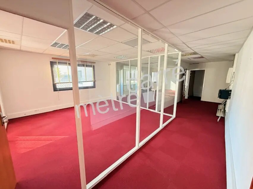 Office in Basse-Goulaine for lease Interior Photo- Image 1 of 9
