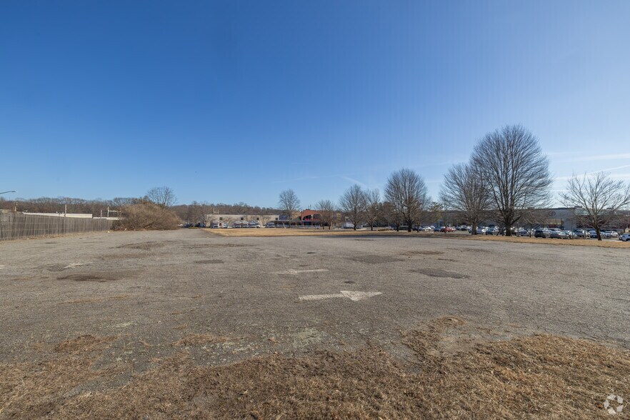 125A Old Gate Ln, Milford, CT for lease - Building Photo - Image 2 of 3