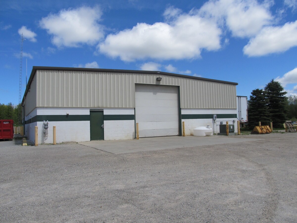 10888 Swan Creek Rd, Saginaw, MI 48609