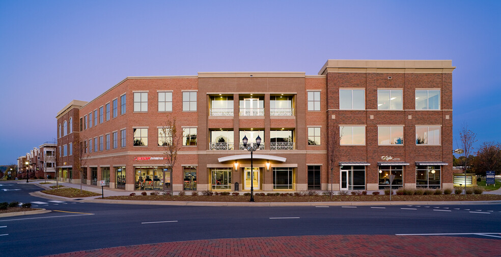 130 Harbour Place Dr, Davidson, NC for lease - Building Photo - Image 3 of 4