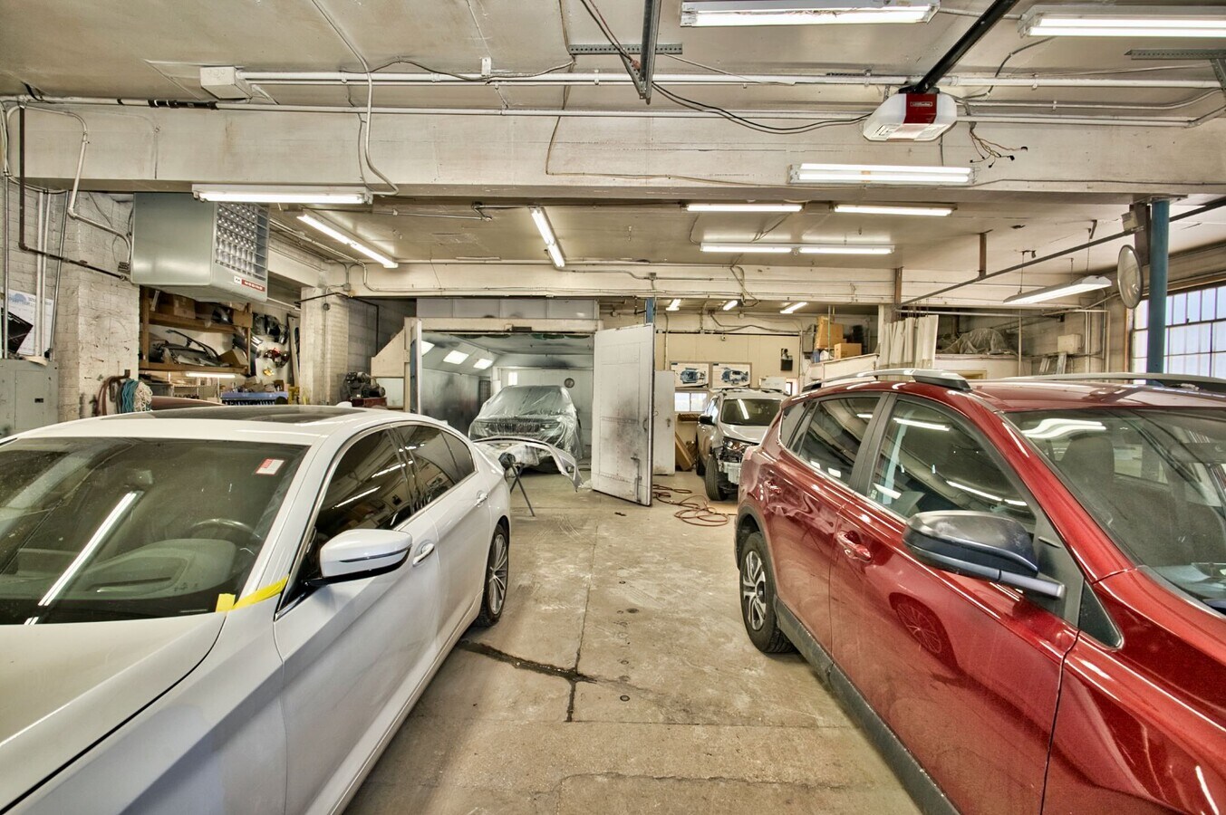 36503656, Skokie, IL 60076 Oakton Auto Body Shop