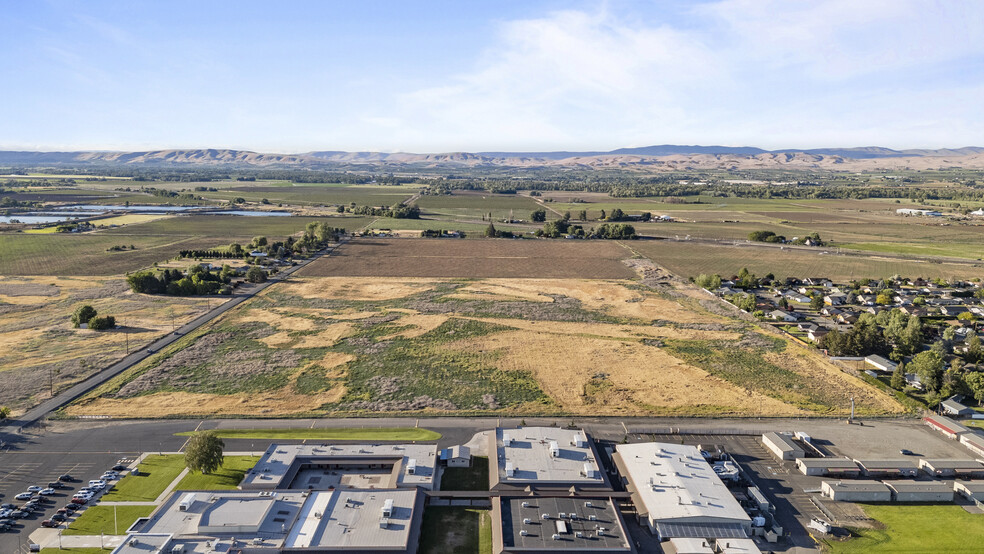 700 Division Road, Toppenish, WA for sale - Primary Photo - Image 1 of 6