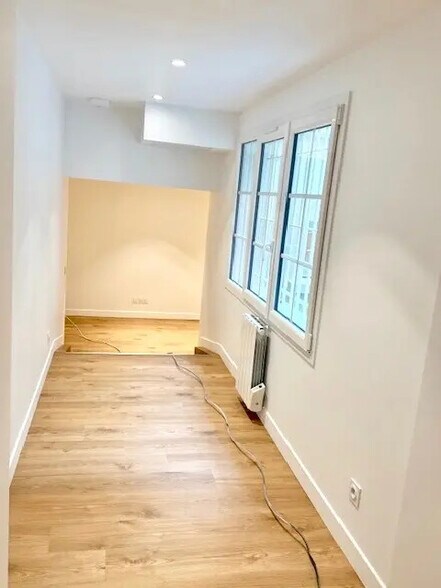 Office in Paris for lease - Interior Photo - Image 2 of 5