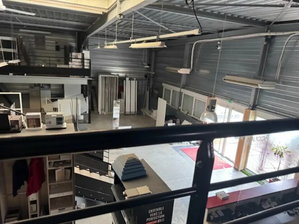 Industrial in Saint-Georges-de-Reneins for lease Building Photo- Image 1 of 6