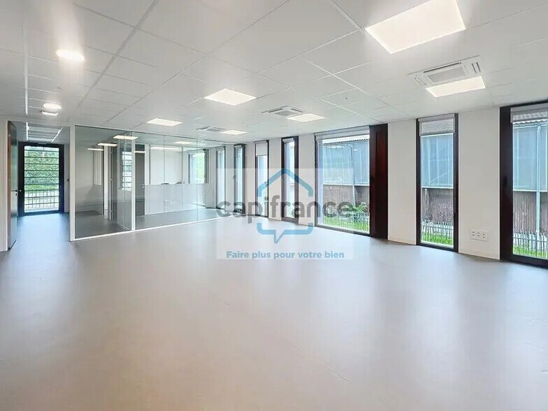 Office in Chambéry for lease - Interior Photo - Image 2 of 5