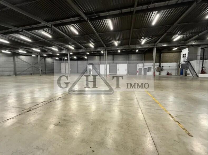 Office in Louvres for lease - Interior Photo - Image 2 of 3