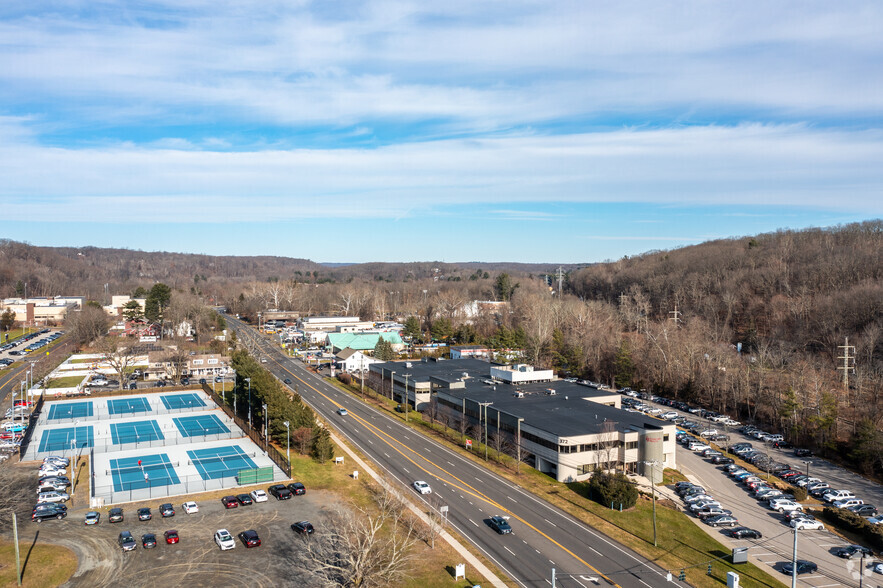 372 Danbury Rd, Wilton, CT for lease - Aerial - Image 2 of 4