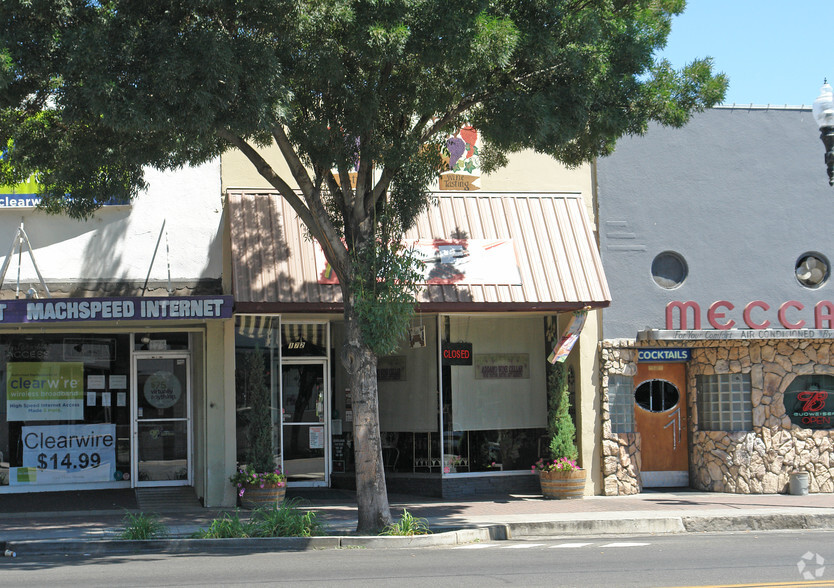 172 N Main St, Porterville, CA for lease - Building Photo - Image 2 of 9