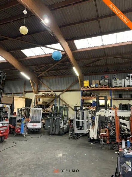 Flex in Les Alluets-le-Roi for lease - Interior Photo - Image 1 of 8