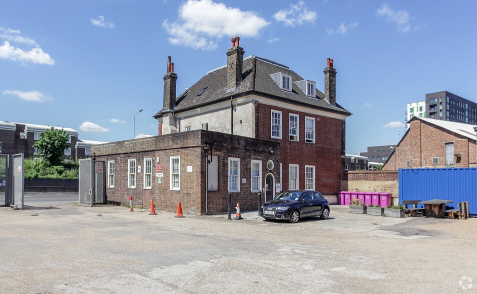 Leaside Business Centre portfolio of 3 properties for sale on LoopNet.com - Building Photo - Image 2 of 10